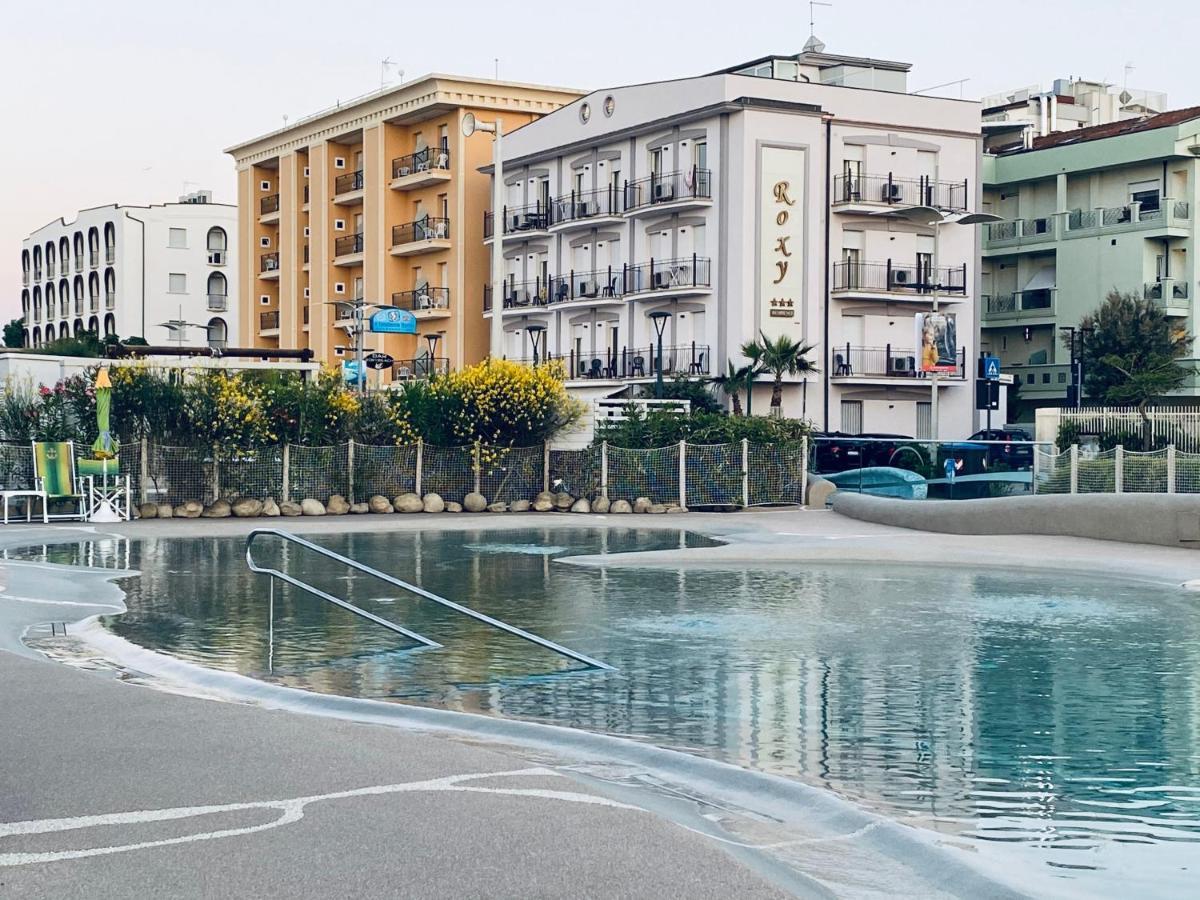 Residence Roxy Misano Adriatico Bagian luar foto