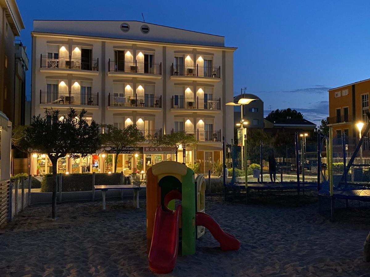 Residence Roxy Misano Adriatico Bagian luar foto