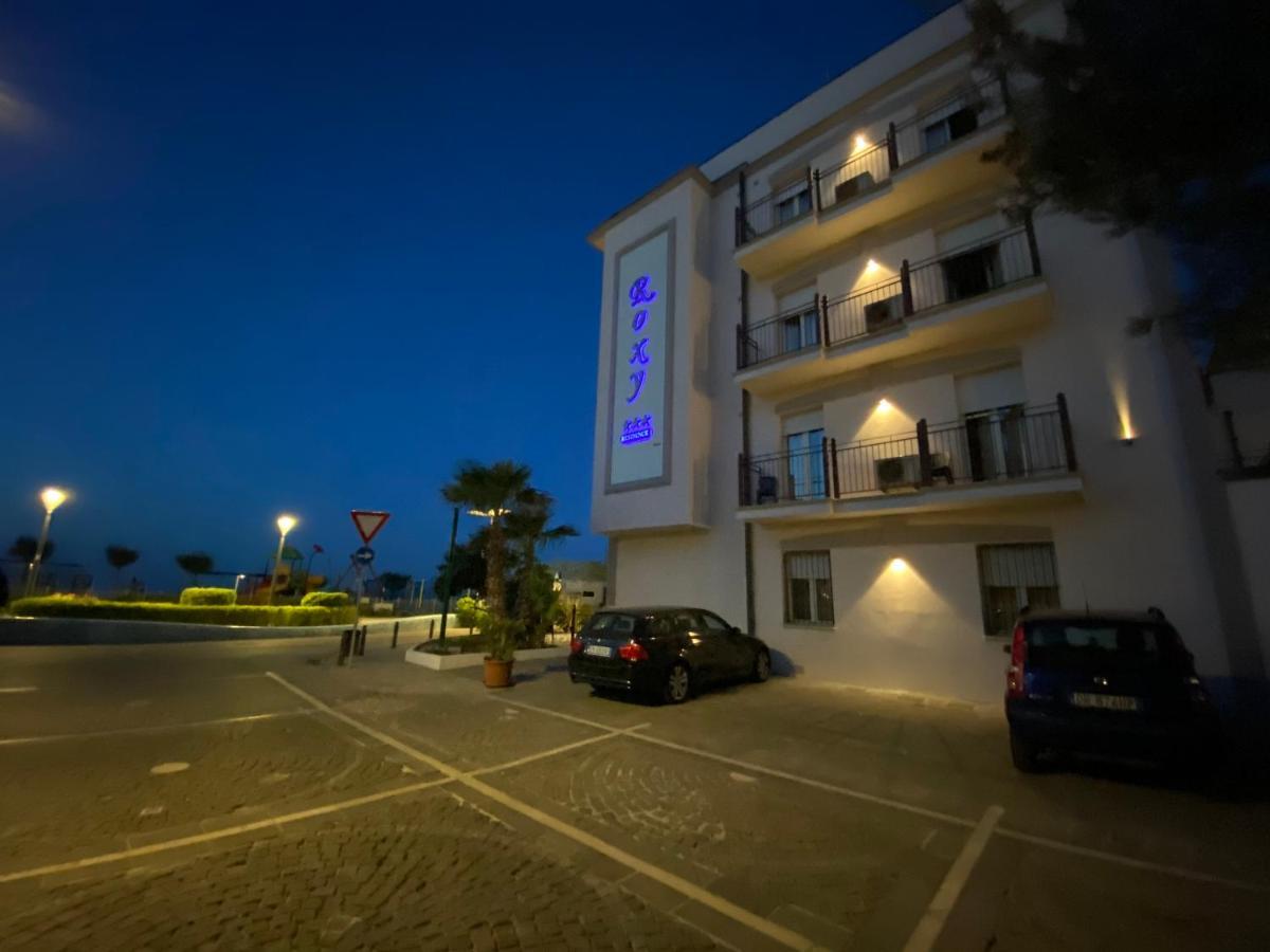 Residence Roxy Misano Adriatico Bagian luar foto