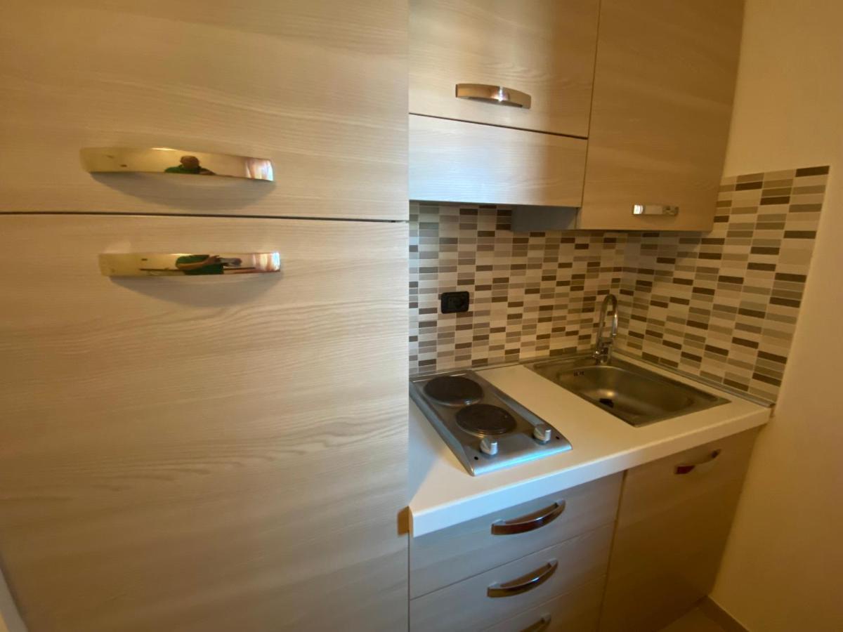 Residence Roxy Misano Adriatico Bagian luar foto