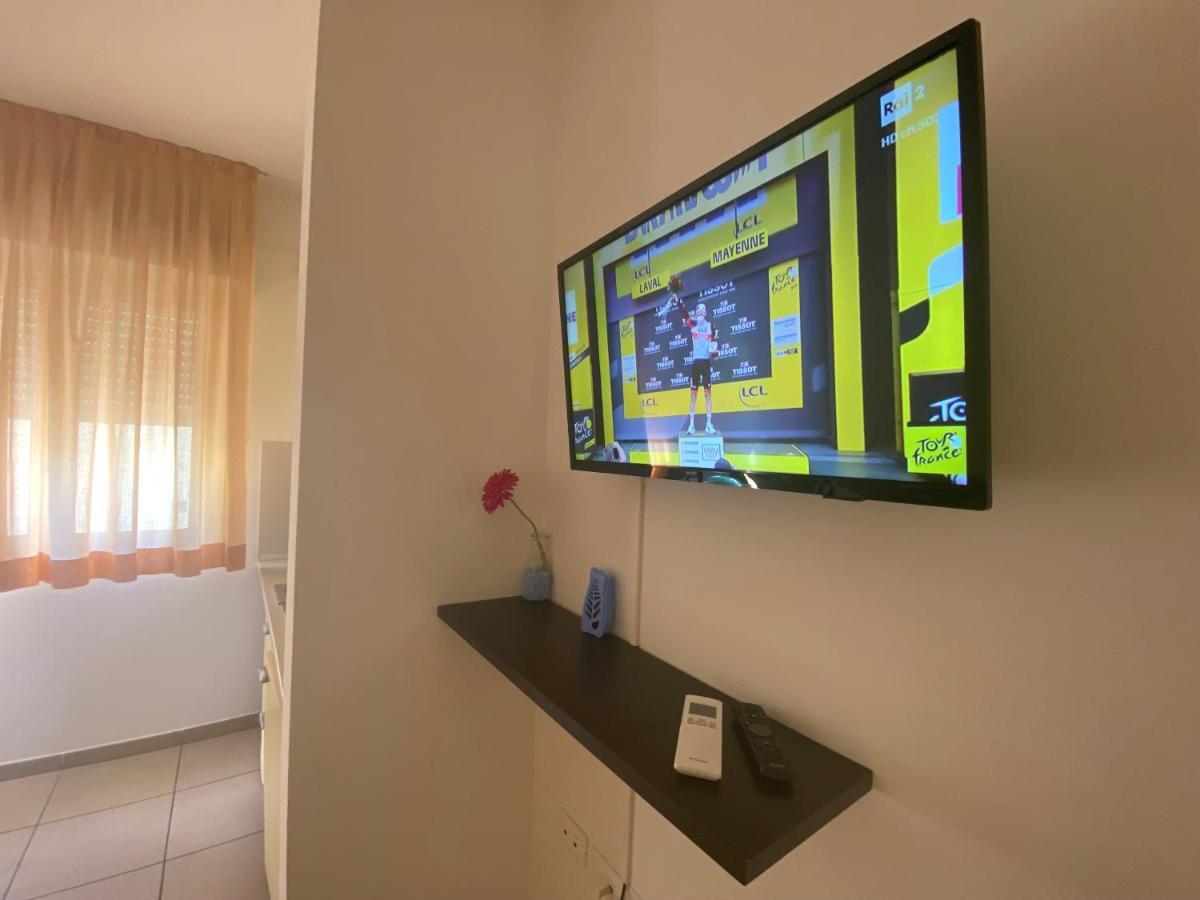 Residence Roxy Misano Adriatico Bagian luar foto
