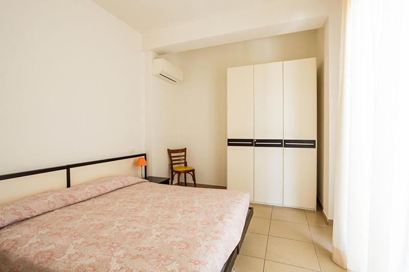 Residence Roxy Misano Adriatico Bagian luar foto