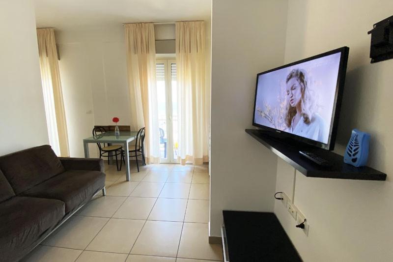Residence Roxy Misano Adriatico Bagian luar foto