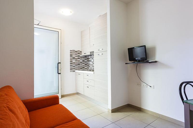 Residence Roxy Misano Adriatico Bagian luar foto