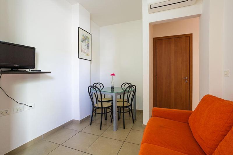 Residence Roxy Misano Adriatico Bagian luar foto