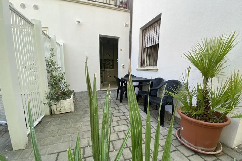 Residence Roxy Misano Adriatico Bagian luar foto