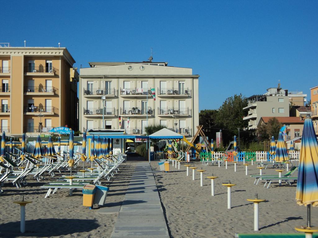 Residence Roxy Misano Adriatico Bagian luar foto
