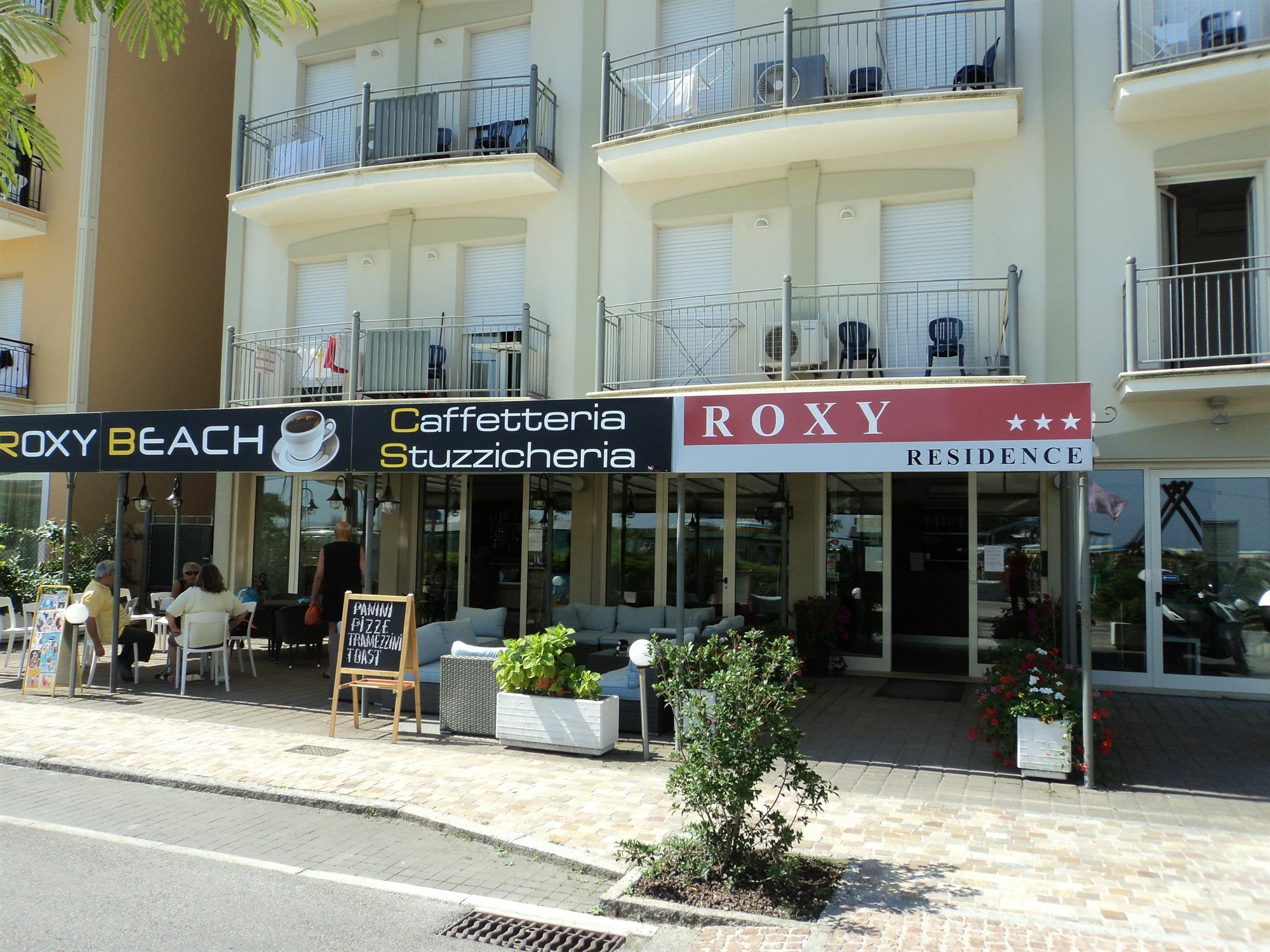 Residence Roxy Misano Adriatico Bagian luar foto